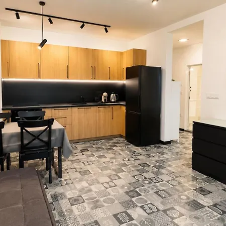 Park 1br W/yard & Heated Mineral Pool 바르나