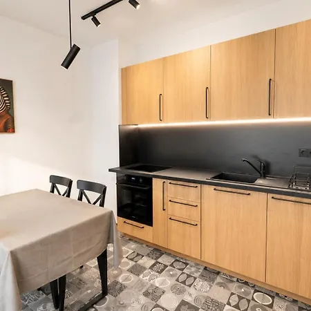 Park 1br W/yard & Heated Mineral Pool 아파트